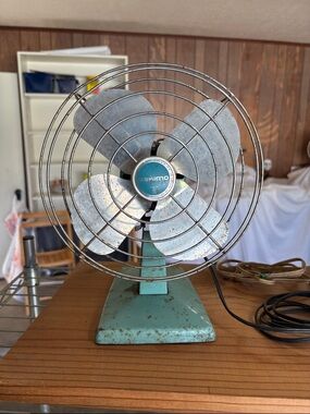 Eskimo Metal Desk Fan in Aqua Blue